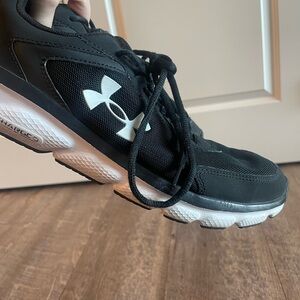 Men’s Under Armour Black Shoes Size 11